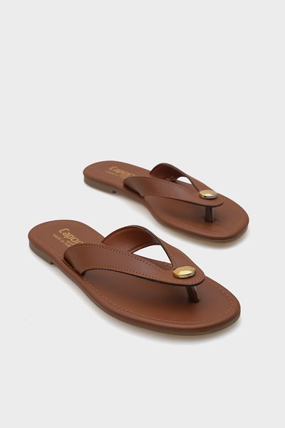 Capone Outfitters Kassey Flip Flops Flat Heeled Metal Accessory Round Toe Women's Slippers