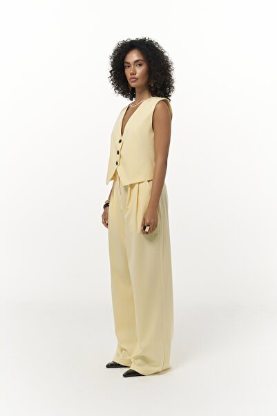 MAI STUDIOS CO. Kaylee Triangle Detail Short Yellow Vest