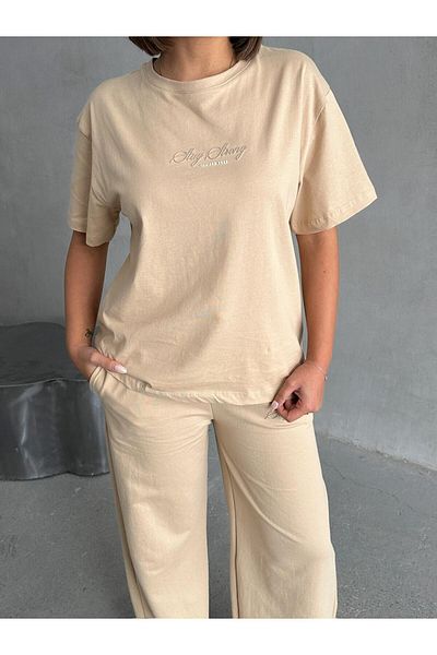 Cappmoda TKM-0044 Μπεζ Stay Strong Text Μπλουζάκι με λαιμόκοψη Palazzo Παντελόνι Σετ δύο τεμαχίων