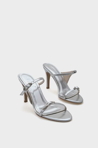 Capone Outfitters Stilvolle Damen-Hausschuhe mit Lucky Heels und doppeltem Band in Metallic-Optik