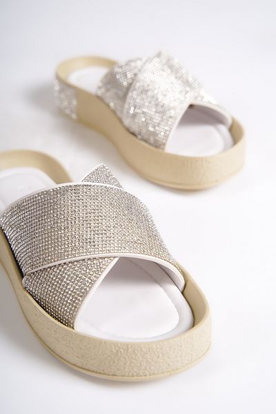 Capone Outfitters Dámské pantofle Maren Cross Stone Banded Stone Detailed Wedge Heel