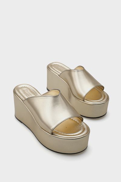 Capone Outfitters Marta Plateau Metallic Single Strap Damen Hausschuhe