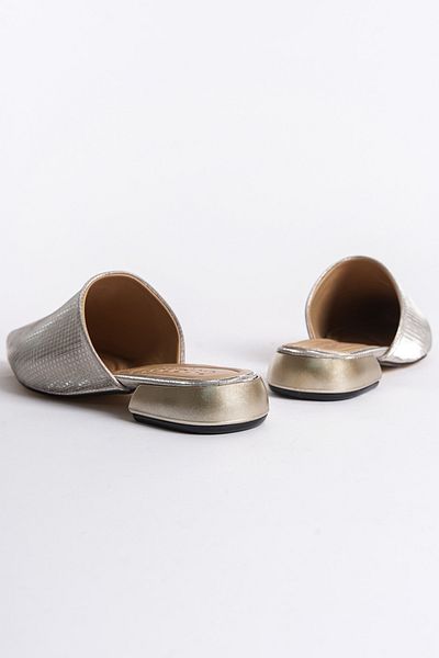 Capone Outfitters Γυναικείες παντόφλες με κοντό τακούνι με μυτερή μύτη