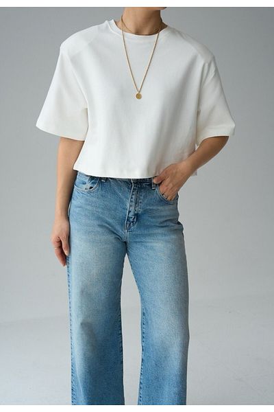 FEMMESTUDIO Women's Ecru Crew Neck Crop T-Shirt with Padding Detail