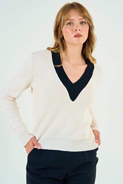COjans Eyesof V-Neck Sweater Sweater - Cream-Black