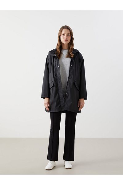LC Waikiki Γυναικείο αδιάβροχο με μαύρη κουκούλα Flat Leather Look