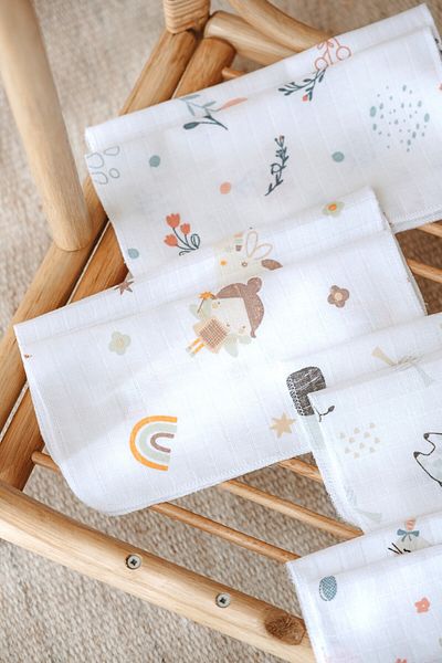 ESTİ Baby Pack of 8 Patterned Muslin Baby Mouth Wipes 100% Cotton 25X25 cm