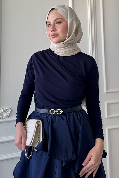 InStyle بلوزة ساندي باللون الأزرق الداكن