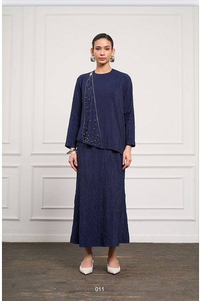 Nuss 1042 Short Jacket Skirt Wrinkle Suit with Stones on the Front