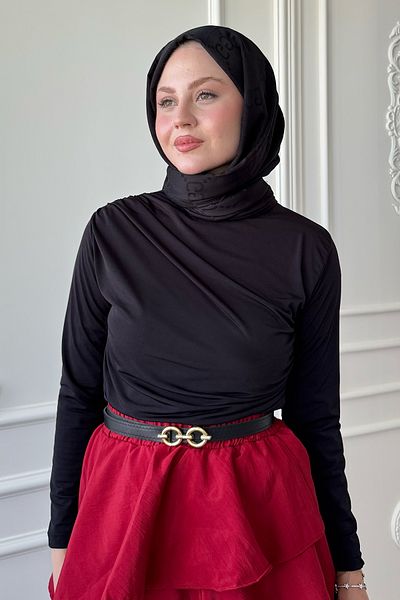 InStyle بلوزة ساندي سوداء مجمعة