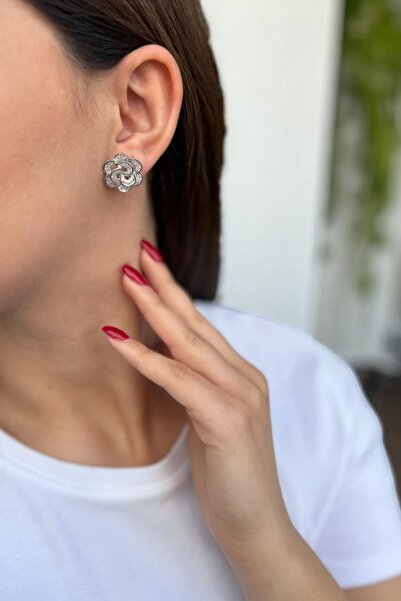 Utku Kuyumculuk 18 AYAR İTALYAN 0,81 CT F RENGİ PIRLANTA TAŞLI ÇİÇEK MODEL KÜPE