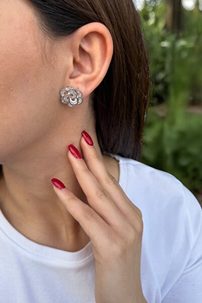 Utku Kuyumculuk 18 AYAR İTALYAN 0,81 CT F RENGİ PIRLANTA TAŞLI ÇİÇEK MODEL KÜPE