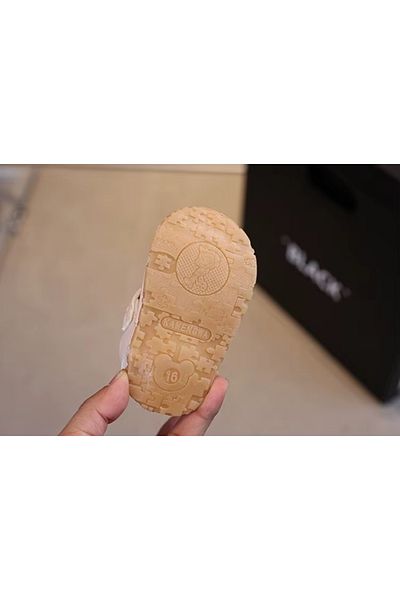 Superbaby Sandalute crem cu piuitoare - Bunny