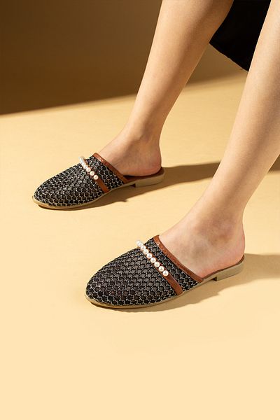 Pembe Potin Women's Black Lame Pearl Buckle House Slippers Comfortable Sole Outdoor Slippers