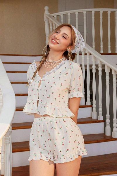 BELLA NOTTE Floral Printed Lace Detailed Frilly Pajama Set