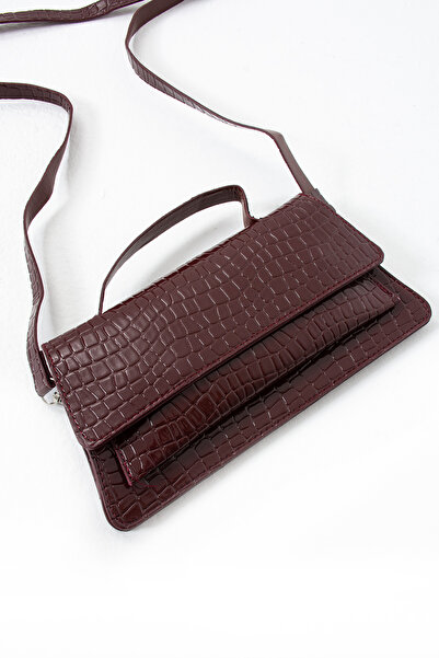 KOÇAK ÇANTA حقيبة كروس نسائية للموسم الجديد بحزام قابل للتعديل على شكل تمساح