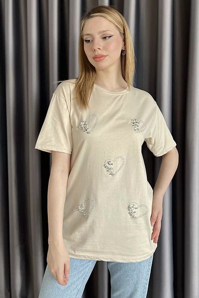GÜLSELİ Γυναικείο T-Shirt με λεπτομέρεια σε μπεζ πέτρα καρδιά