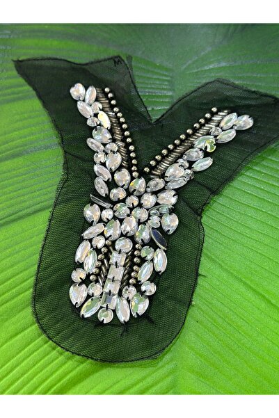 GÜMÜŞ RENK BONCUK İŞLEME SİYAH YAKA DİKİŞ AKSESUARI 18 CM