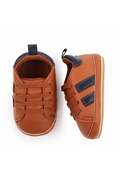 Bebelul Adidasi maro cu dungi bleumarine