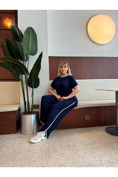 Butik Nilyam Women's Large Size Shoulder Window Detailed Thin Piping Stripe Flexible Tracksuit Set 24710 Navy Blue
