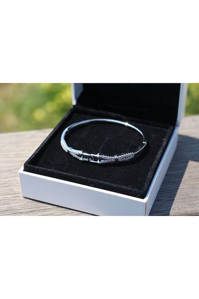 MODA Silver Chain Detailed Handcuffs