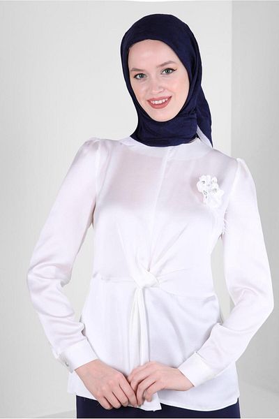 Alvina SPRINGED SATIN BLUZ WITH FLOWER ACCESSORY 43572