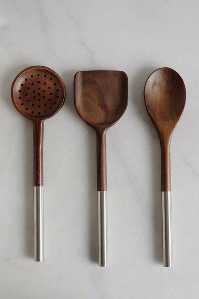 Mirilliahome 8 Piece Acacia Spoon, Spatula, Colander, Grater and Jar Set
