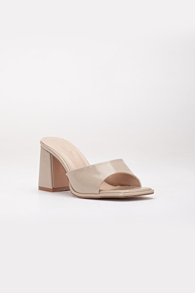 Dilimler Ayakkabı Large Size Women's Heeled Slippers Beige Patent Leather with Thin Band