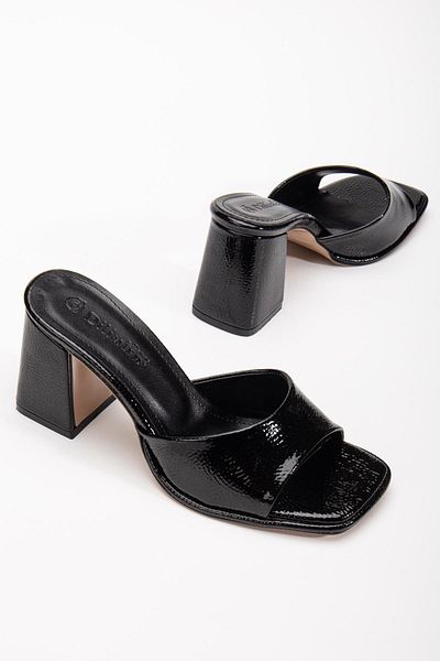 Dilimler Ayakkabı Large Size Women's Heeled Slippers Black Patent Leather with Thin Band
