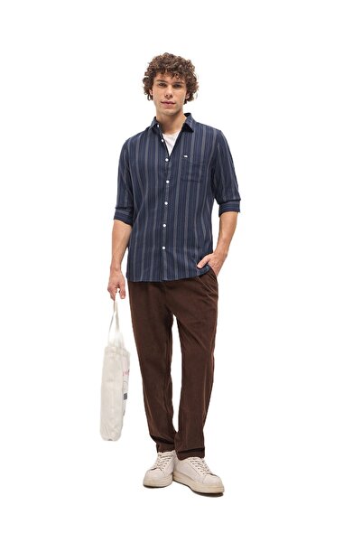 The Bear House قميص رجالي كاجوال بقصة ضيقة باللون الأزرق البحري مع خطوط بيضاء...