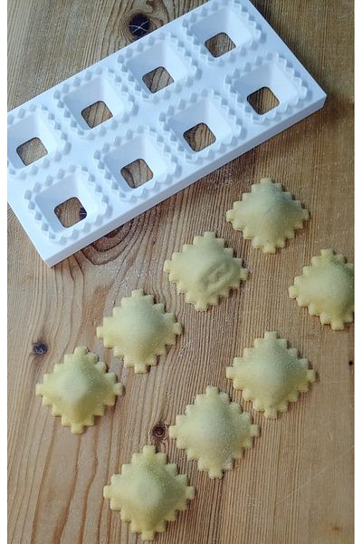 Cypnova Ravioli Mold Cutting Apparatus with Grid – Even and Effortless Ravioli Making