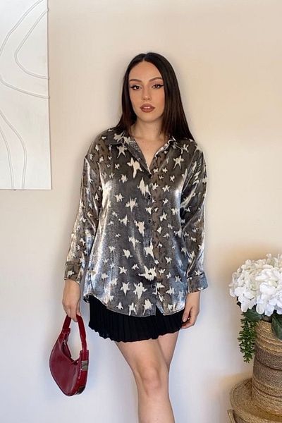 Ded COLLECTION Дамска бяла риза от сатен с дълъг ръкав и шарка на звезди