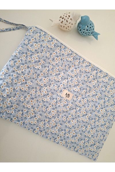 M&B Blue Daisy Laptop-Tablet Case 15-16 Inch