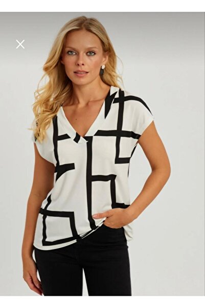 MODA Γυναικεία μπλούζα με χαμηλό μανίκι με γεωμετρικό σχέδιο από ύφασμα κρεπ ...