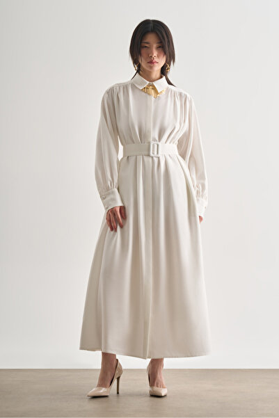 Mizalle Dokulu Pile Detaylı Kemerli Maksi Ekru Elbise