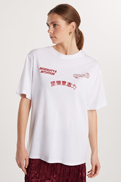 Tudors تي شيرت نسائي بقصة ضيقة 100% قطن مطبوع باللون الأبيض برقبة دائرية