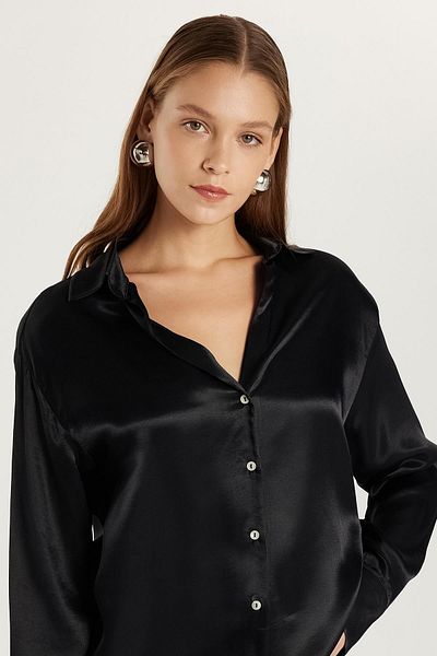 Tudors Cămașă neagră din satin cu mânecă lungă, slim fit, pentru femei