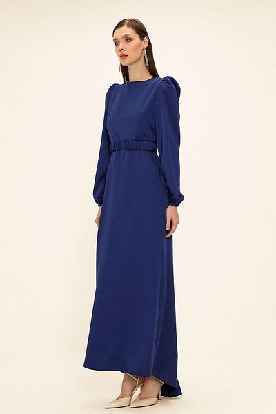 Olcay Satin-Hijab-Abendkleid mit gerafftem Bund und Details, INDIGO 1679