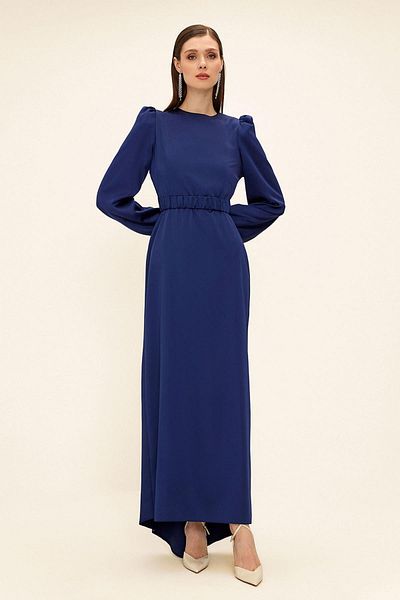 Olcay Satin-Hijab-Abendkleid mit gerafftem Bund und Details, INDIGO 1679