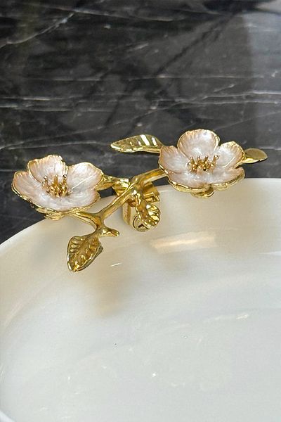 MAY HOME Laley Blood Footed Presentation Bowl & Porcelain Gold Detailed Footed Bowl