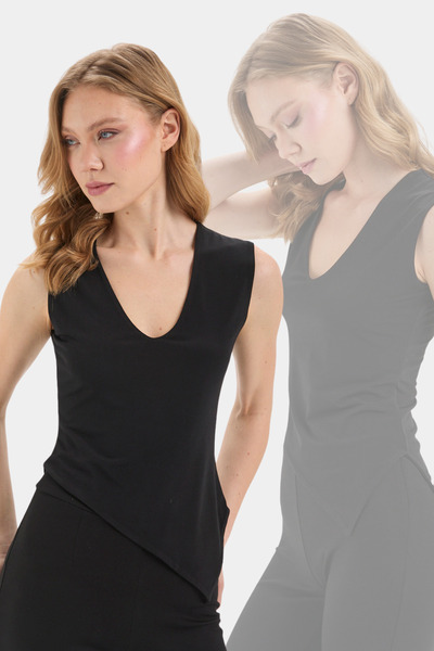 By Yaren Yazıcı Bluză neagră cu decolteu în V cu design asimetric în talie