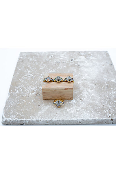ATELİER BEREN Nehir Işıltısı – Geometrik Taşlı Özgün Tasarım Standart Ölçülü Ayarlı Yüzük