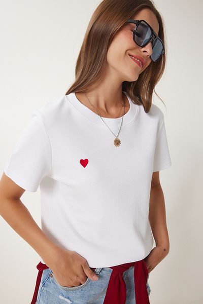 Happiness İstanbul Weißes Damen-T-Shirt mit Herz-Stickerei DP00242