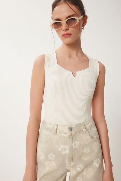 Happiness İstanbul Cremefarbene ärmellose Sommer-Strickbluse für Damen MT00157