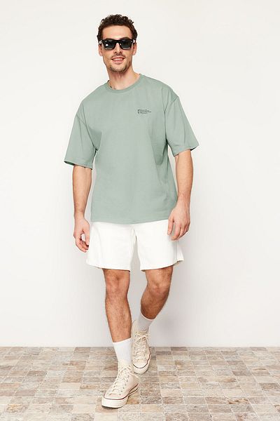 Trendyol Collection Dunkelmintfarbenes Oversize-T-Shirt aus 100 % Baumwolle mit Rundhalsausschnitt und minimalem Textdruck aus Tok-Stoff TMNSS23TS00084