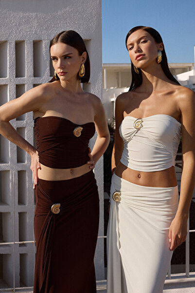 Trendyol Collection Περιορισμένης έκδοσης Λευκό αξεσουάρ Λεπτομερής στράπλες πλεκτή κομψή μπλούζα TPRSS25BZ00032