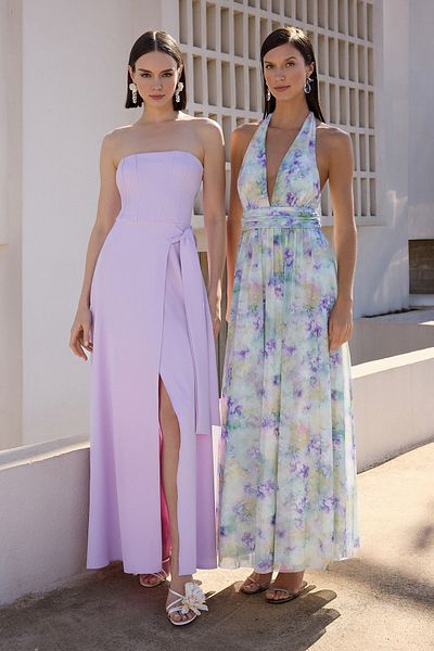 Trendyol Collection Mehrfarbiges, mit V-Ausschnitt gefüttertes Maxikleid für die Nacht, Abschlusskleid TPRSS25AE00047