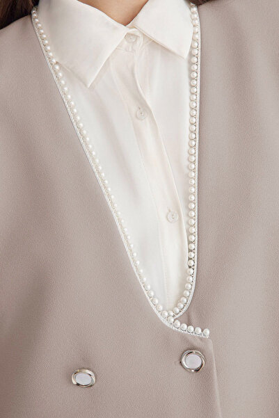 Trendyol Modest Beigefarbener, mit Perlen verzierter Jacken-Hosen-Anzug mit gewebtem Oberteil und Unterteil TCTSS25US00008