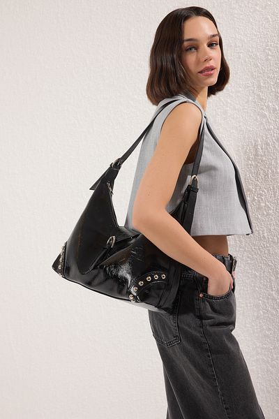TRENDYOL SHOES Oválná dámská taška přes rameno s černou přezkou Trok Stone Belt TAKSS25OC00042