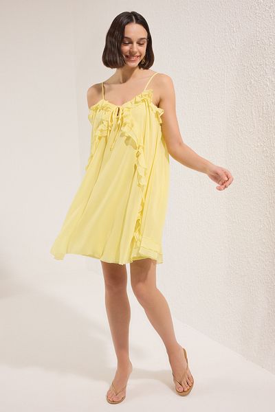 Trendyol Collection Gelbes gewelltes Mini-Webkleid in limitierter Auflage TWOSS25EL00516